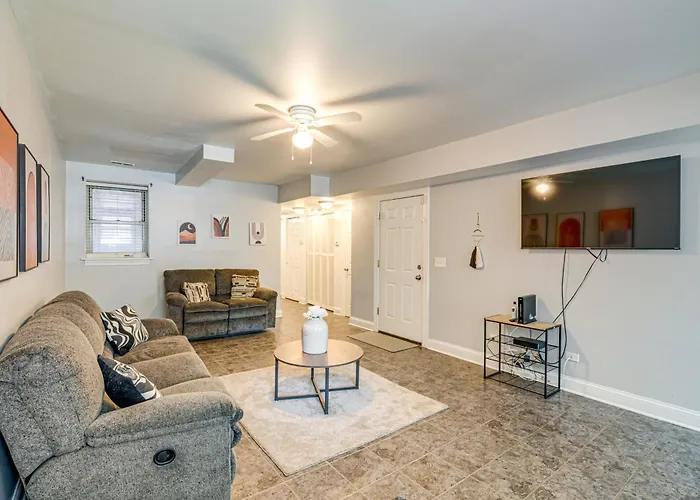 1 Mi To Washington Park: Spacious 1st-floor Condo! Chicago