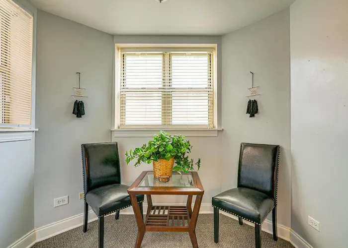 1 Mi To Washington Park: Spacious 1st-floor Condo! * Chicago