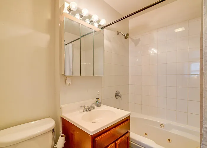 1 Mi To Washington Park: Spacious 1st-floor Condo! Ferienhaus *