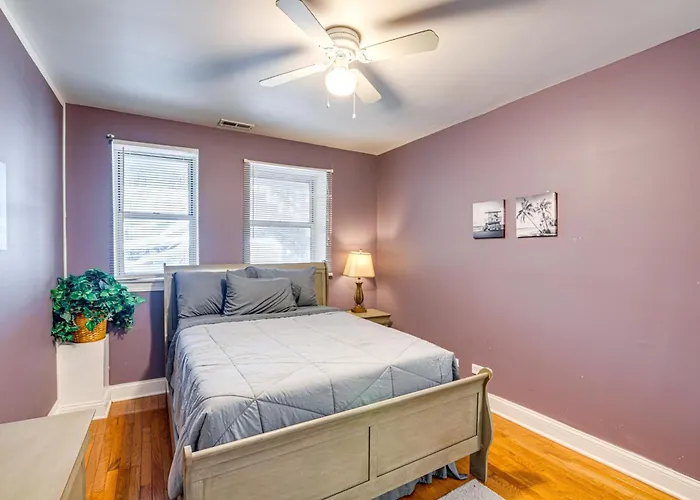 1 Mi To Washington Park: Spacious 1st-floor Condo! *