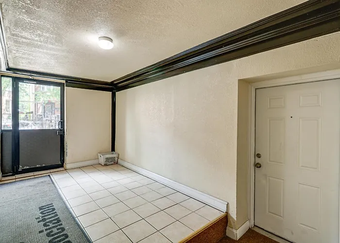 1 Mi To Washington Park: Spacious 1st-floor Condo! Chicago