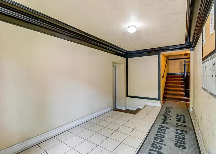 1 Mi To Washington Park: Spacious 1st-floor Condo! Ferienhaus